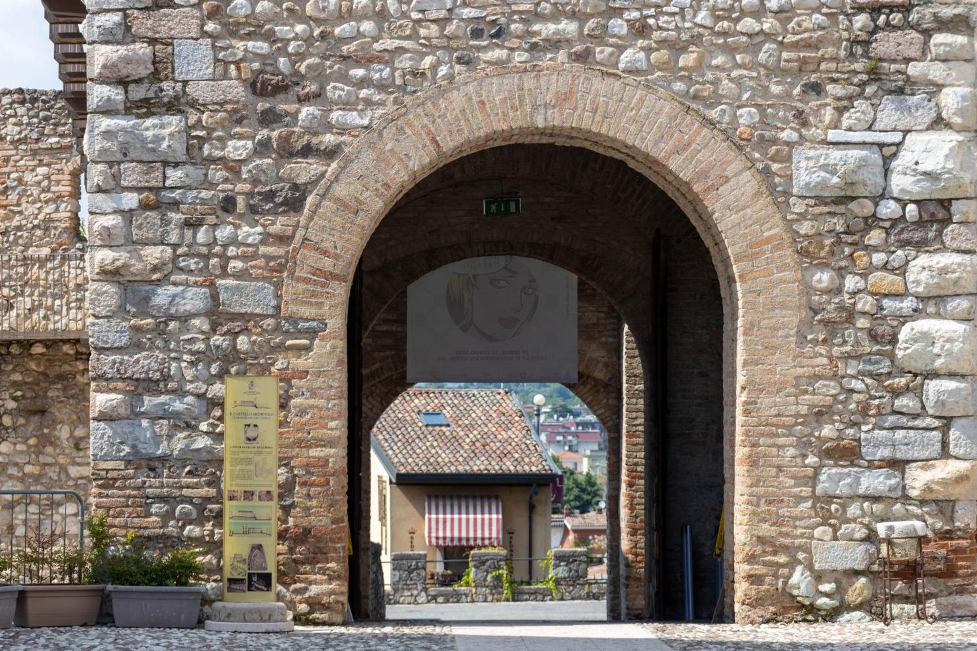 Apartamento Haus Martina Desenzano del Garda Exterior foto